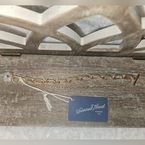 New Universal Thread Gold Link Toggle Bracelet